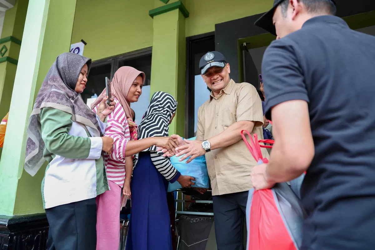 Gubernur Ahmad Luthfi Turun Langsung, Ribuan Pengungsi Banjir Demak Dapat Bantuan