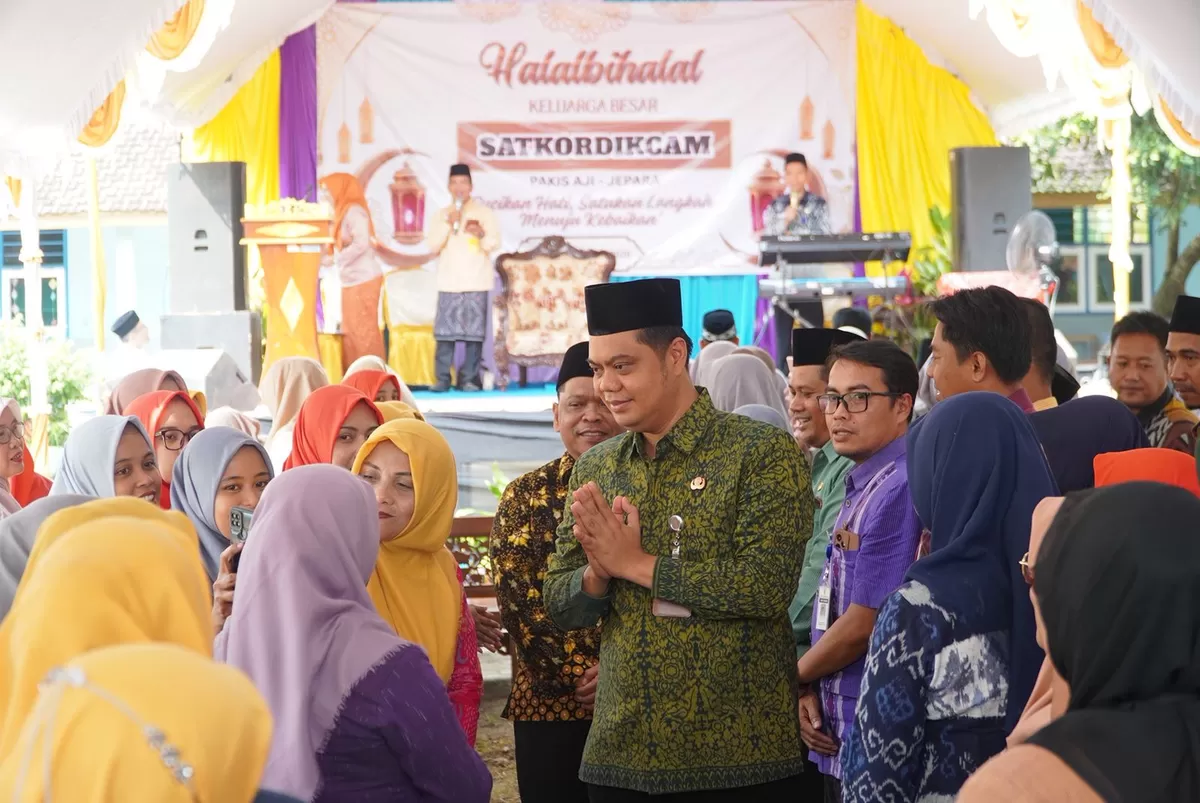 Suasana hangat penuh kebersamaan mewarnai kegiatan halal bihalal keluarga besar Satkordikcam Pakis Aji yang digelar di SDN 4/6 Bulungan, Selasa (31/03/2026). (Istimewa for Pantura Network)