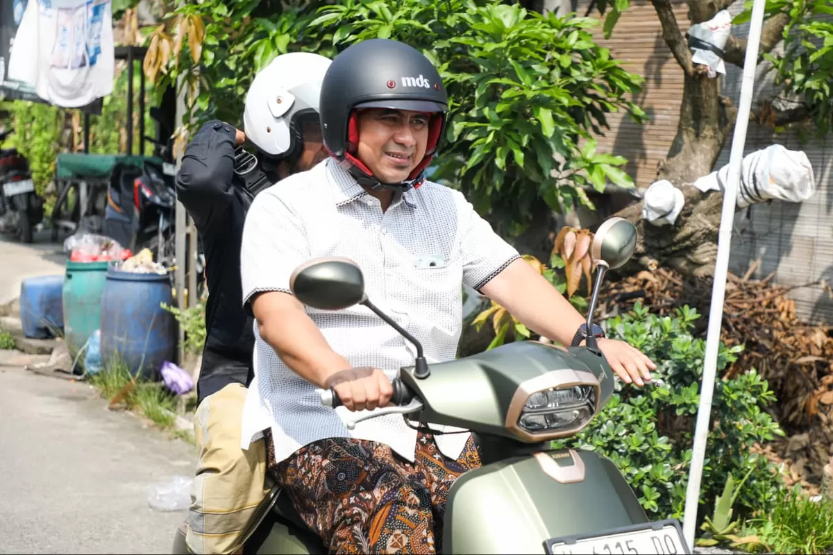 Gus Yasin Tempuh 30 Km Naik Vespa Hadiri Halalbihalal Warga Genuk