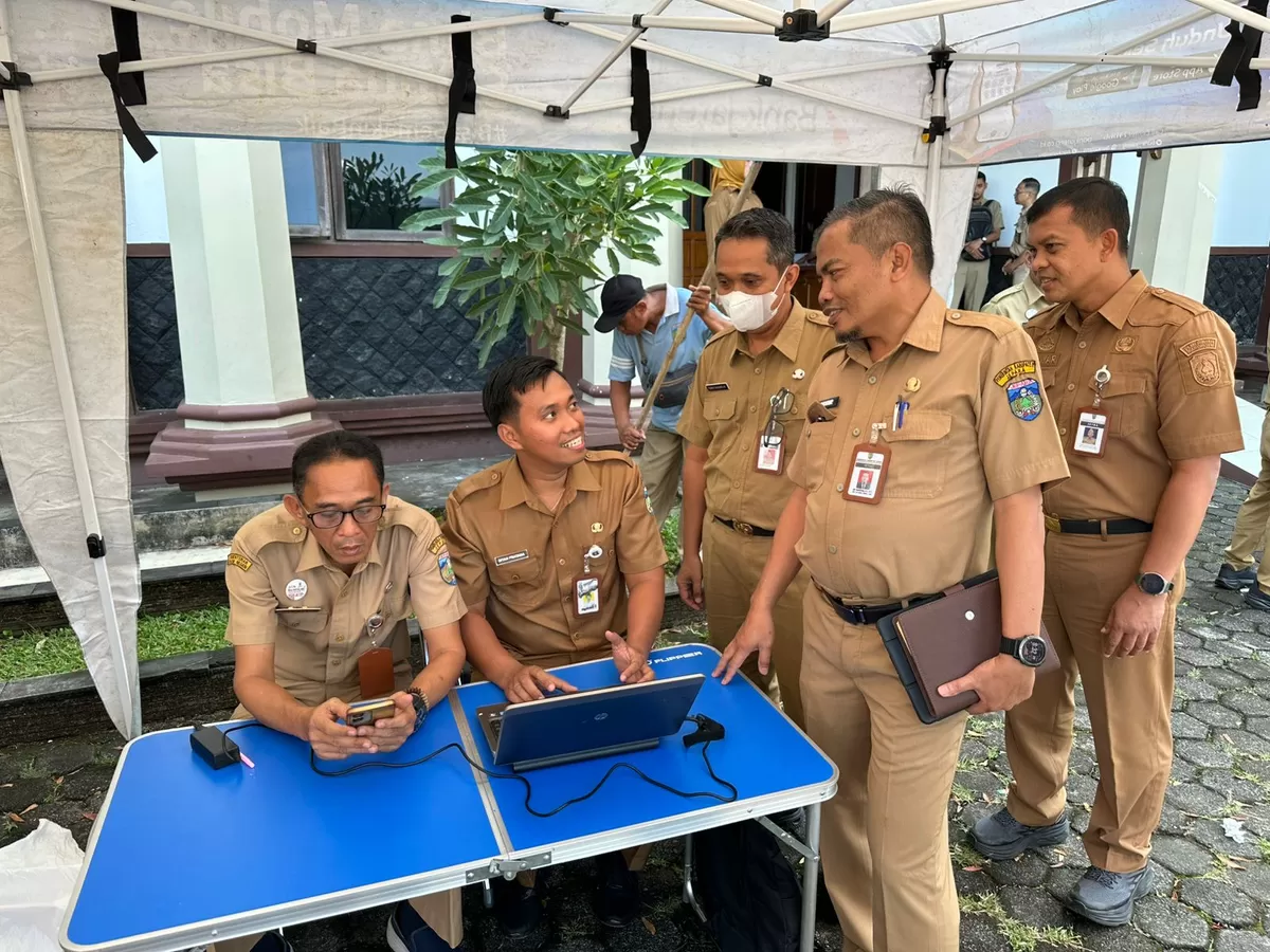 Disdukcapil Jepara menggelar pelayanan aktivasi Identitas Kependudukan Digital (IKD) sekaligus pembaruan data kependudukan di halaman Setda Jepara, Senin (20/4/2026). (Istimewa for Pantura Network)