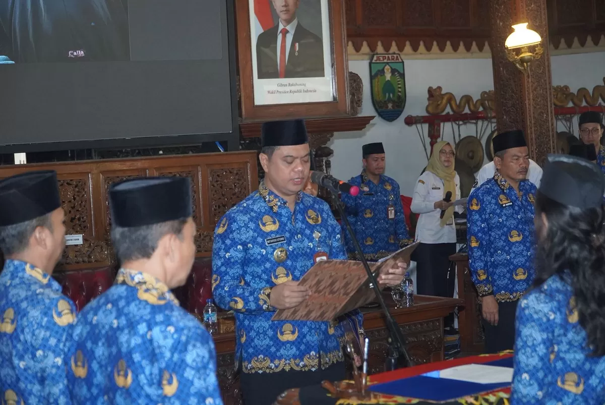 Bupati Jepara, Witiarso Utomo saat 241 Calon Pegawai Negeri Sipil (CPNS) formasi tahun 2024 di lingkungan Pemerintah Kabupaten Jepara resmi diambil sumpah dan janjinya sebagai Pegawai Negeri Sipil (PNS), Rabu (6/5/2026).  (Istimewa for Pantura Network)