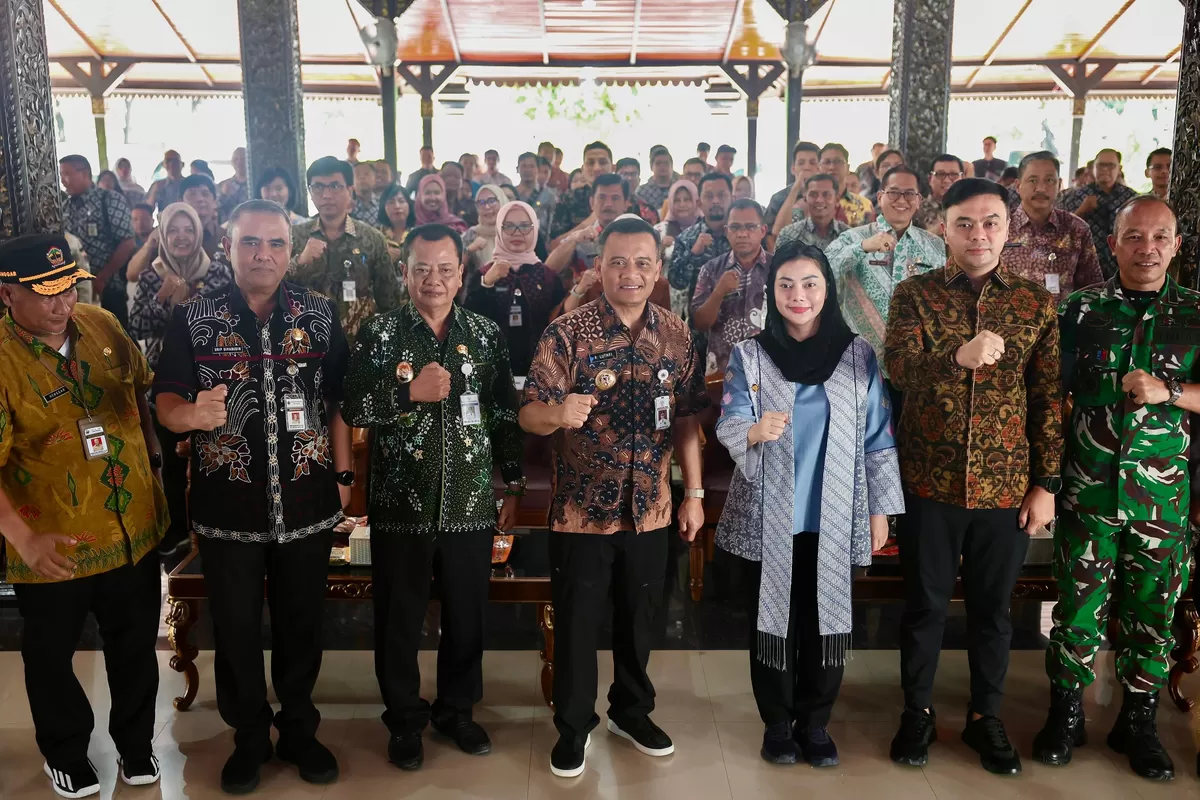 Gubernur Luthfi Minta Petani Bawang Merah Brebes Tak Gentar Hadapi Produk Impor