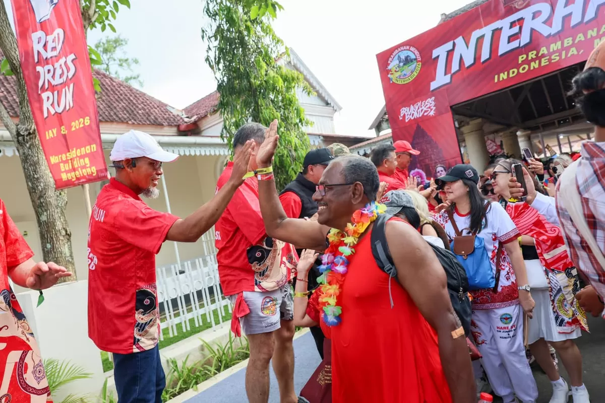 Ribuan Pelari Asing Semarakkan Jalanan Magelang dalam Red Dress Run 2026