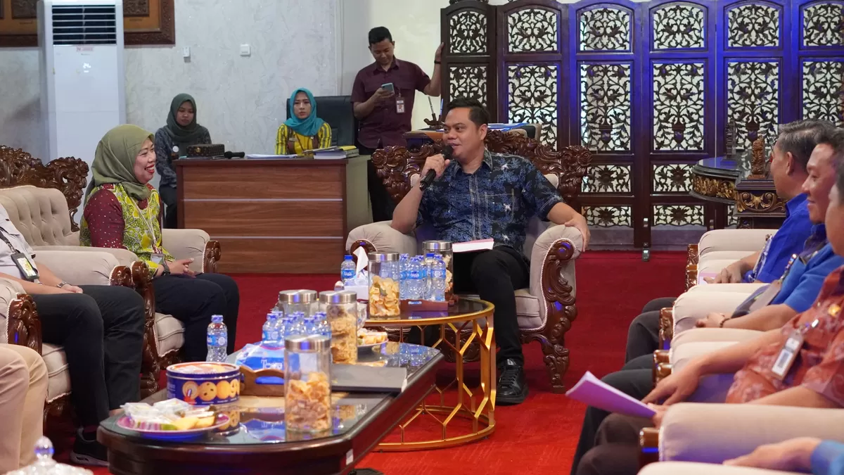 Bupati Jepara, Witiarso Utomo saat menerima tamu dari BPJS Ketenagakerjaan Cabang Kudus di ruang kerja Bupati Jepara, Selasa (19/5/2026).  (Istimewa for Pantura Network)