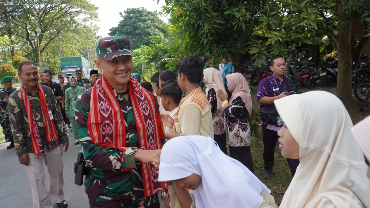 Komandan Kodim 0719/Jepara, Letkol Arm Ranna Hidfitriyadi saat Program TNI Manunggal Membangun Desa (TMMD) Sengkuyung Tahap II Tahun Anggaran 2026 di Desa Gelang, Kecamatan Keling, Kabupaten Jepara, Kamis (21/5/2026) (Istimewa for Pantura Network)