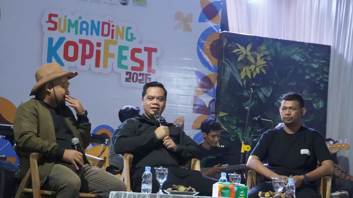 Bupati Jepara, Witiarso Utomo saat Ngopi Bareng Bupati Jepara" yang digelar di kawasan Hutan Pinus Buper Sumanding, Jumat (22/5/2026) malam. (Istimewa for Pantura Network)
