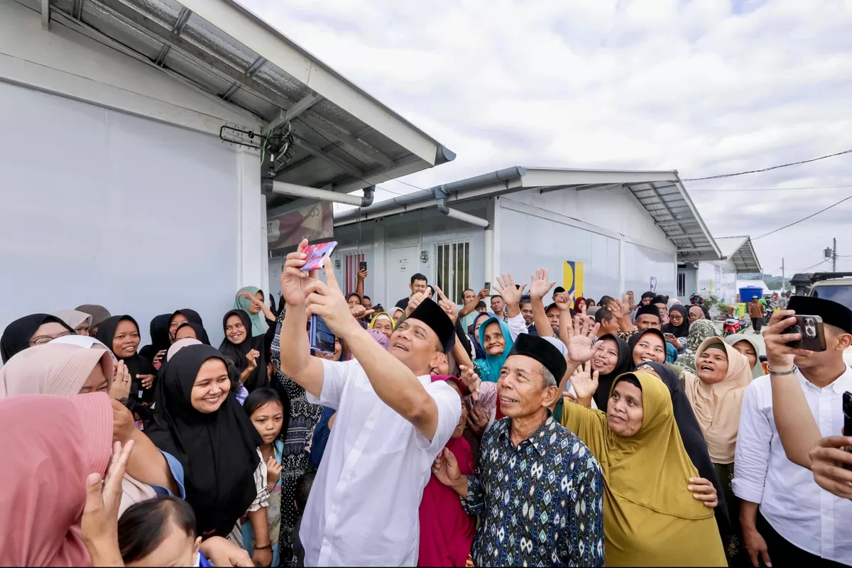 Ahmad Luthfi Salat Id di Huntara Tegal, Serahkan Sapi Kurban Pribadi Seberat 906 Kilogram