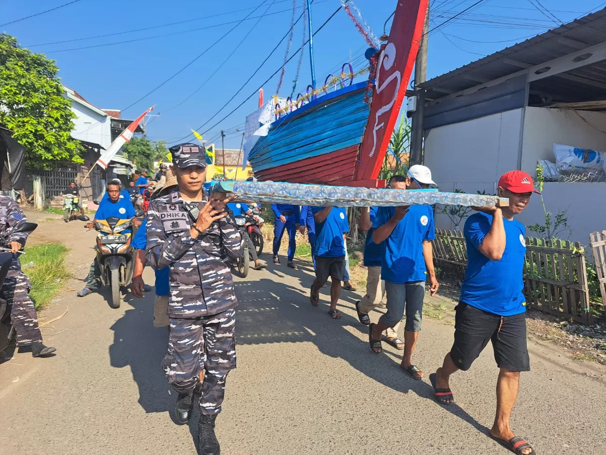 Ratusan Nelayan dan TNI AL Bersatu dalam Sedekah Laut Banyutowo Pati