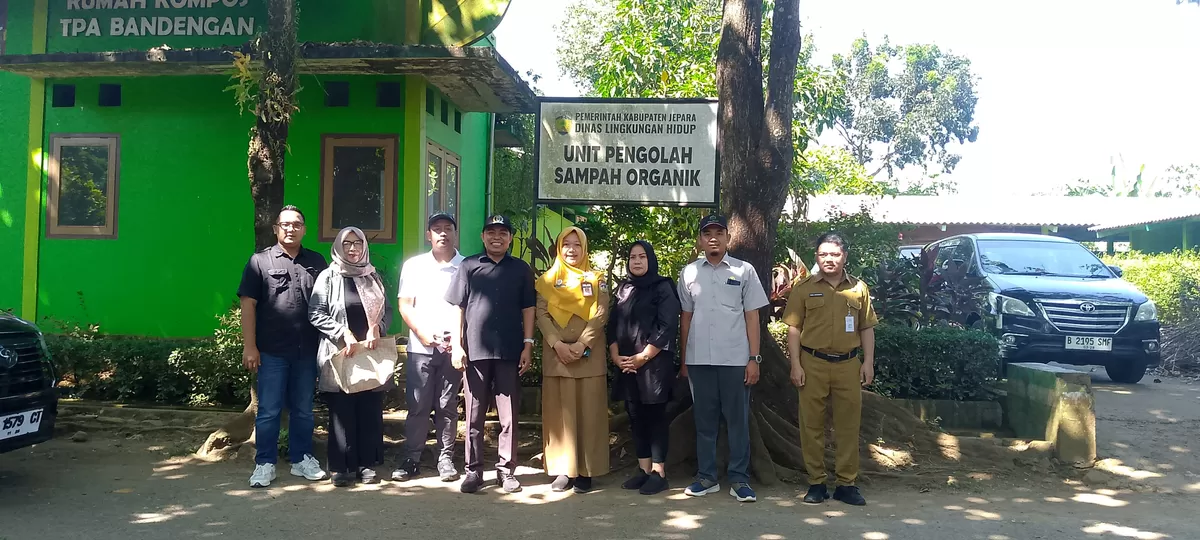 Ketua Komisi D DPRD Jepara, Andi Rokhmat bersama jajarannya berkunjung ke Unit Pengolah Sampah Organik DLH Jepara, Senin (8/6/2026). (Istimewa for Pantura Network)
