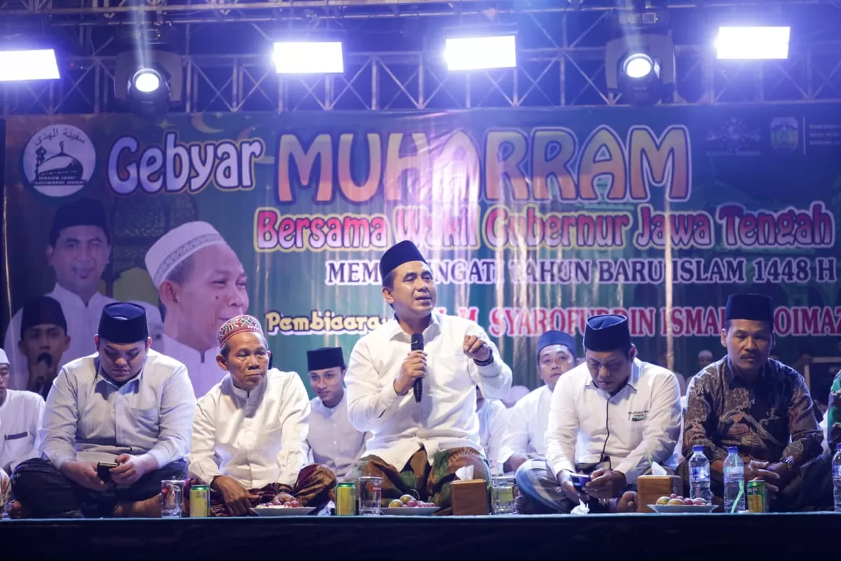 Ribuan Warga Jepara Pawai Obor Sambut 1 Muharam, Wagub Ajak Teladani Semangat Hijrah