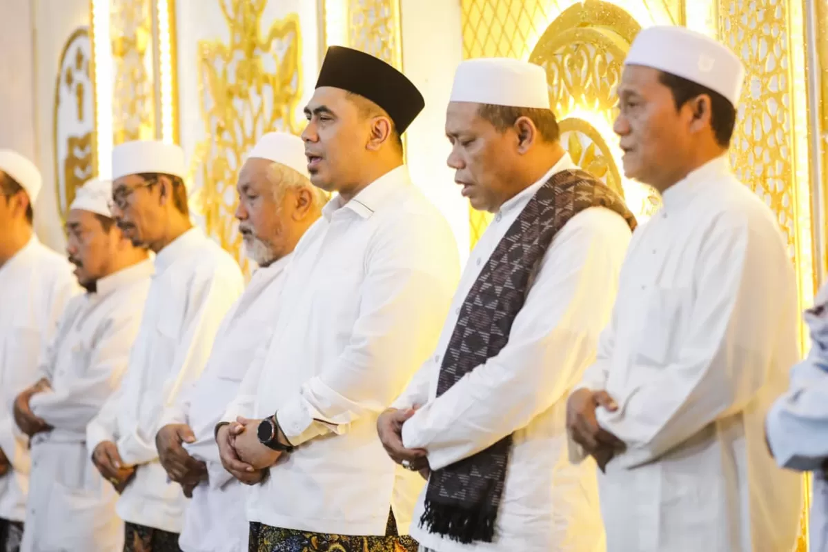 Hadiri Haul Ulama Polaman, Taj Yasin Tekankan Pentingnya Menjaga Sanad Keilmuan