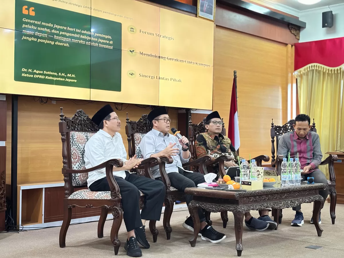 Ketua DPRD Jepara, Agus Sutisna (memegang mic) saat memberikan sambutan pada Rakerda ICMI Jepara, Minggu (28/6/2026). (Istimewa for Pantura Network)