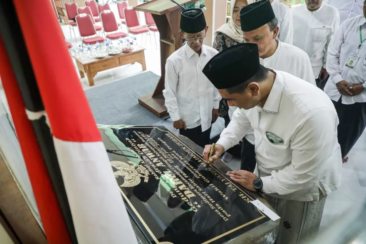 Gus Yasin Puji Kekompakan Warga Cilongok Bangun Madrasah Secara Swadaya