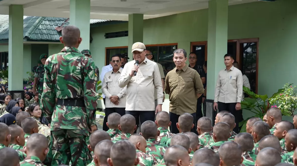 Menko Polkam Suntik Motivasi Ratusan Siswa Dikmaba TNI dan Calon Manajer KDKMP