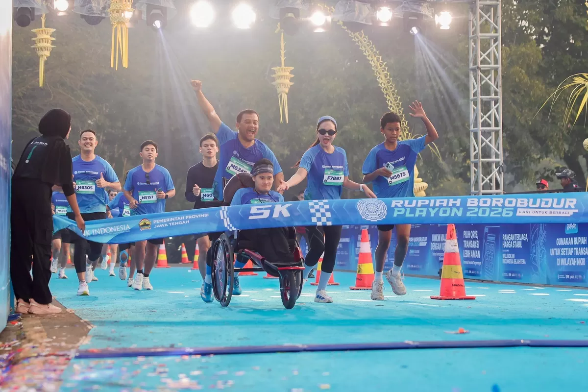 Dorong Kursi Roda Putranya hingga Finis, Ahmad Luthfi Kampanyekan Sport Tourism dan Cinta Rupiah di Borobudur Playon