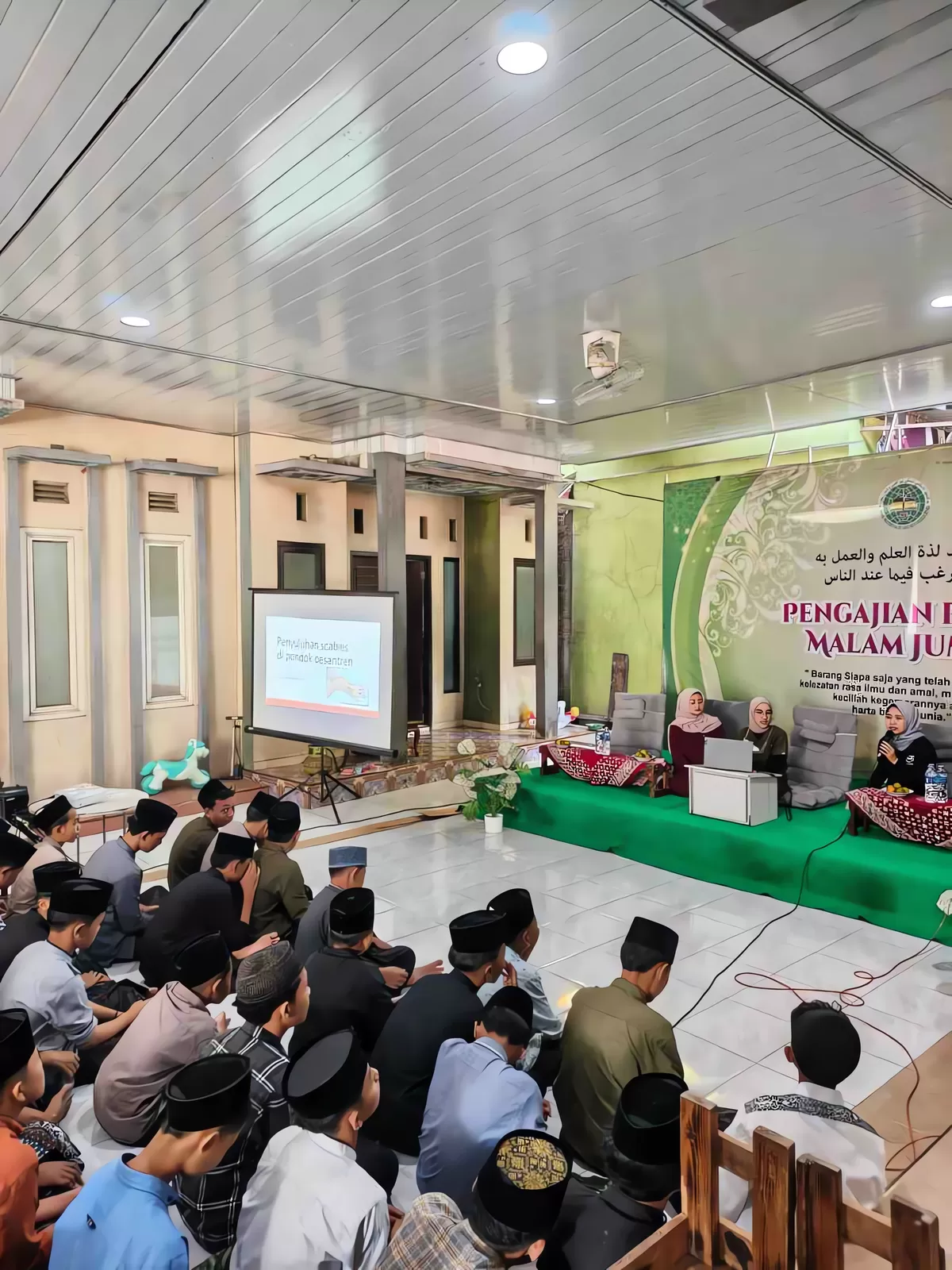 Sejumlah santri Ponpes Nailul Muna Jepara mengikuti kegiatan penyuluhan dan pemeriksaan kesehatan, belum lama ini. (Istimewa for Pantura Network)