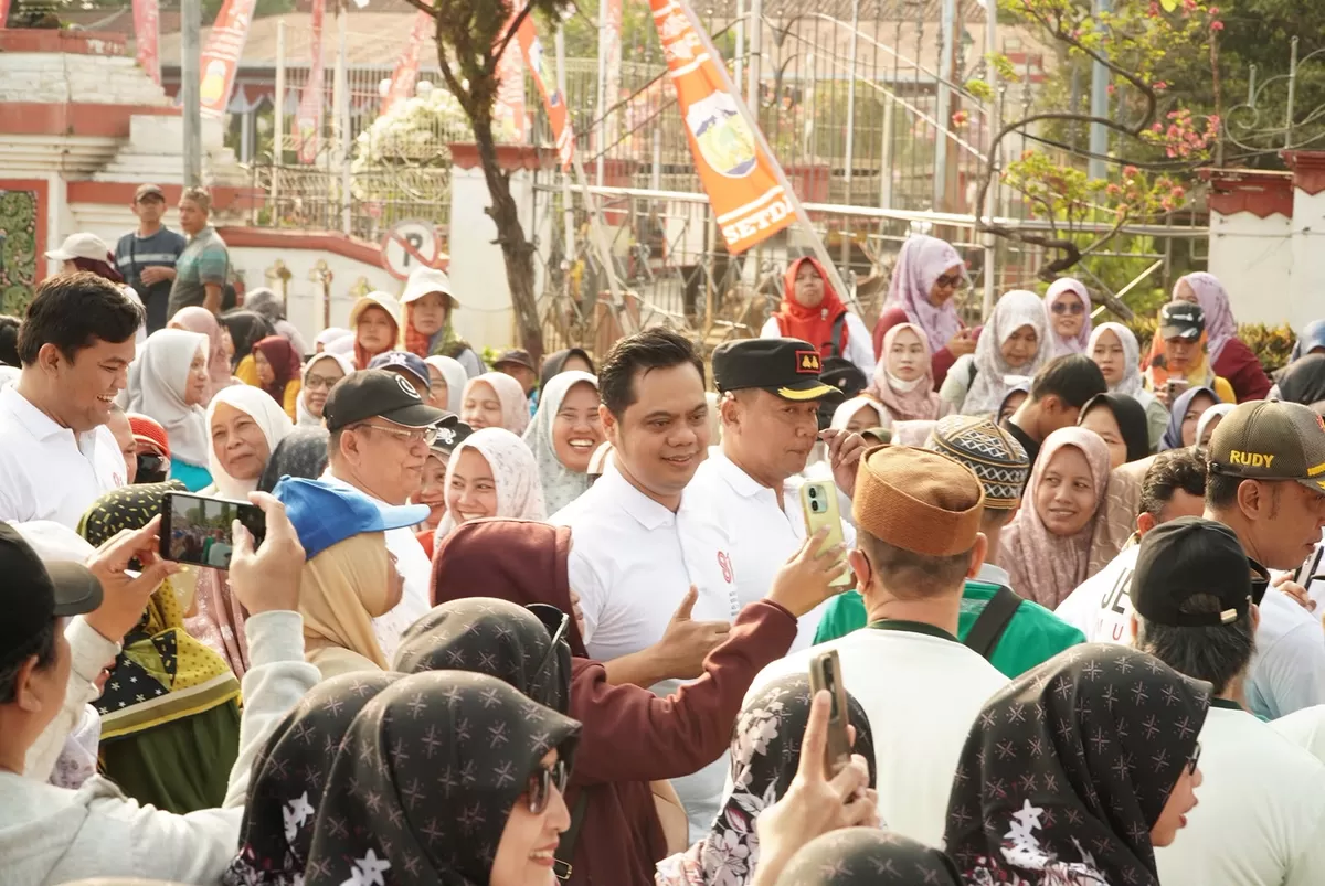 Bupati Jepara, Witiarso Utomo di tengah-tengah masyarakat Alun-alun Jepara, Jumat (31/7/2026). (Istimewa for Pantura Network)