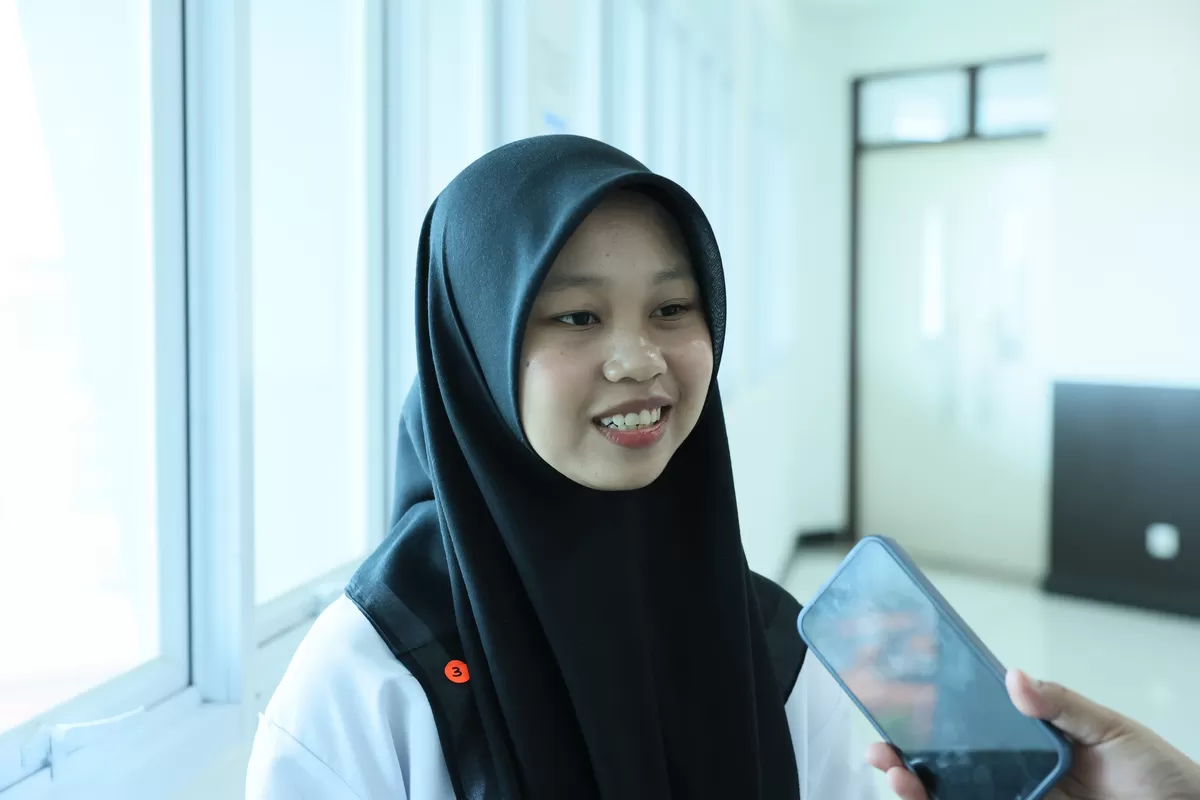 Aqila Buktikan Santri Bisa, Kuliah Kedokteran Gigi Undip Berkat Beasiswa Pemprov Jateng