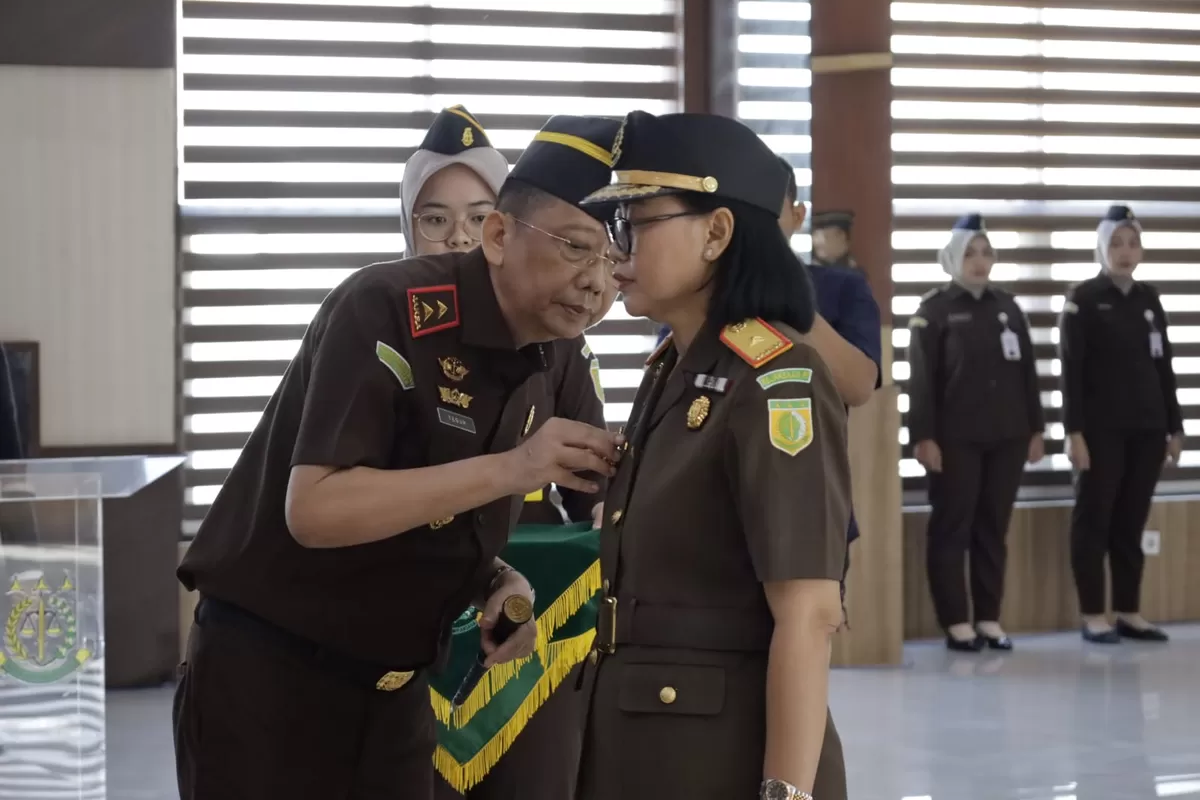 Kajati Teguh Subroto Lantik Waito Wongateleng sebagai Wakajati Jateng