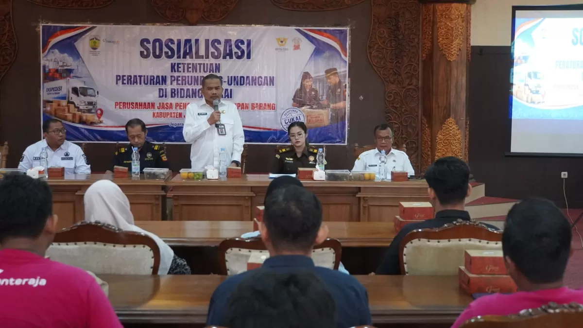 Sekda Kabupaten Jepara Ary Bachtiar memberikan paparan dalam Sosialisasi Peraturan Perundang-Undangan di Bidang Cukai (Istimewa for Pantura Network )
