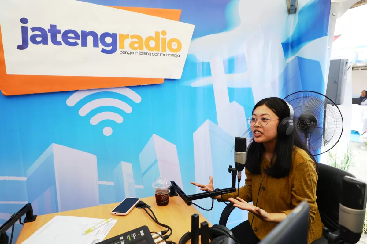 Dari Grogi hingga Percaya Diri, Pengunjung Coba Serunya Siaran di Jateng Radio