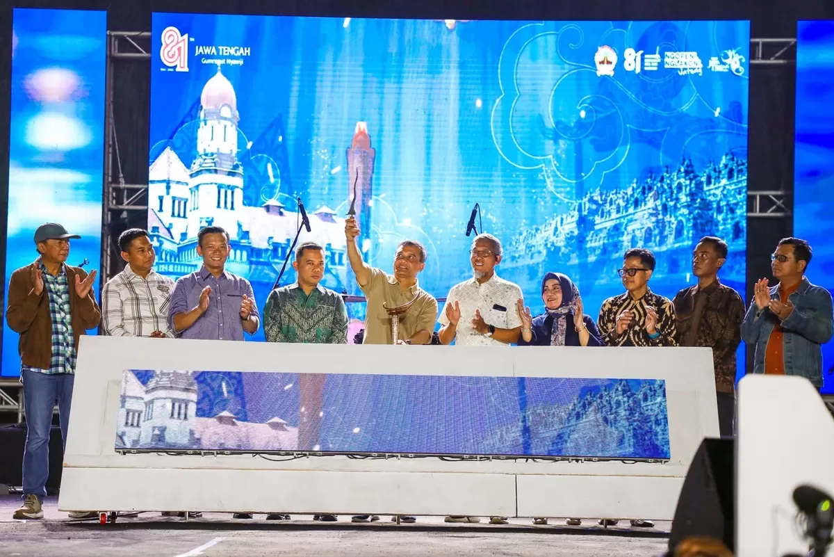 Nonton KLa Project di Harmony of Java, Ahmad Luthfi Ajak Warga Gumregut Nyawiji Membangun Jateng