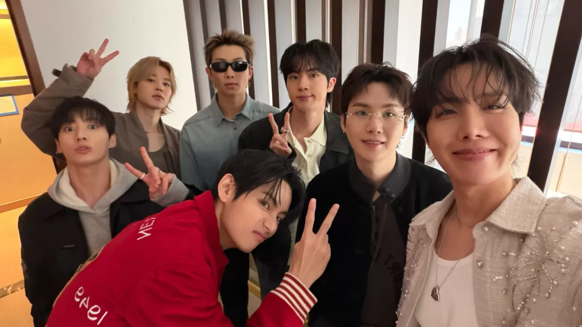 BTS  (Weverse/Bighit Music )