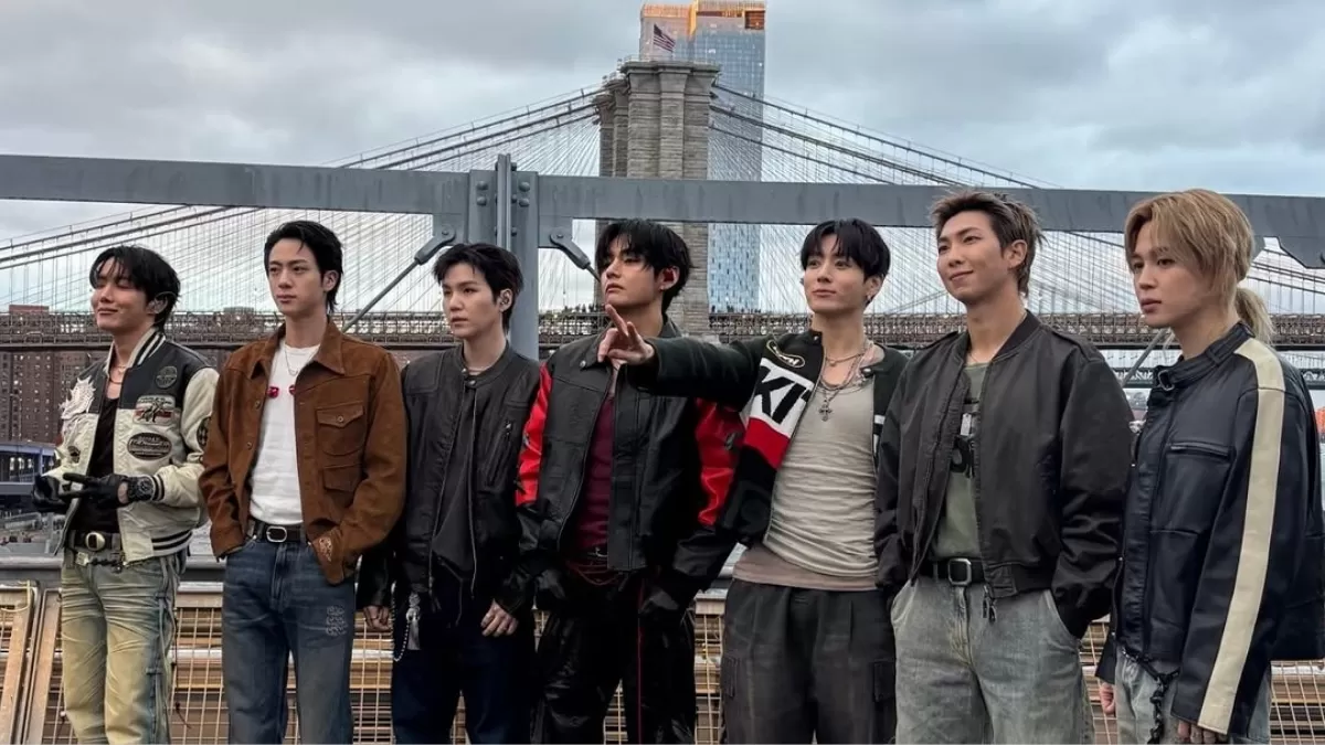BTS  (Weverse/Bighit Music )