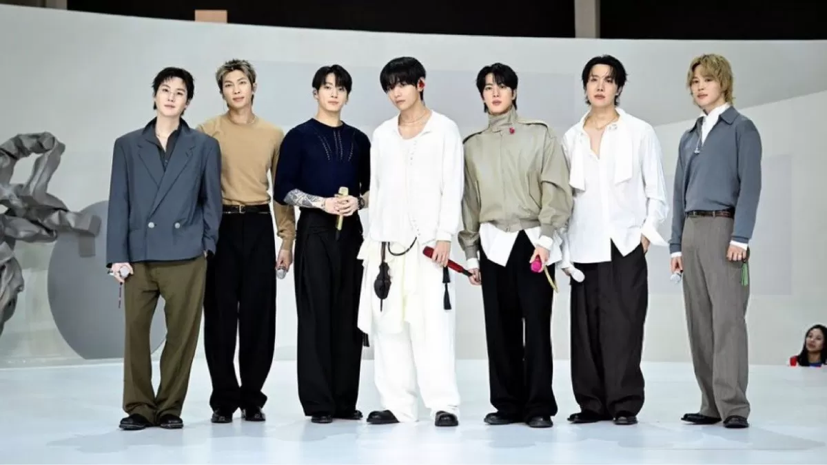 BTS  (Weverse/Bighit Music )