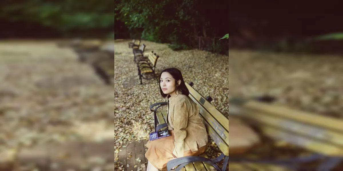 Bernadya dalam karya terbarunya &ldquo;Kita Buat Menyenangkan&rdquo;, lagu tentang berdamai dengan waktu dan menikmati hidup apa adanya. (-)