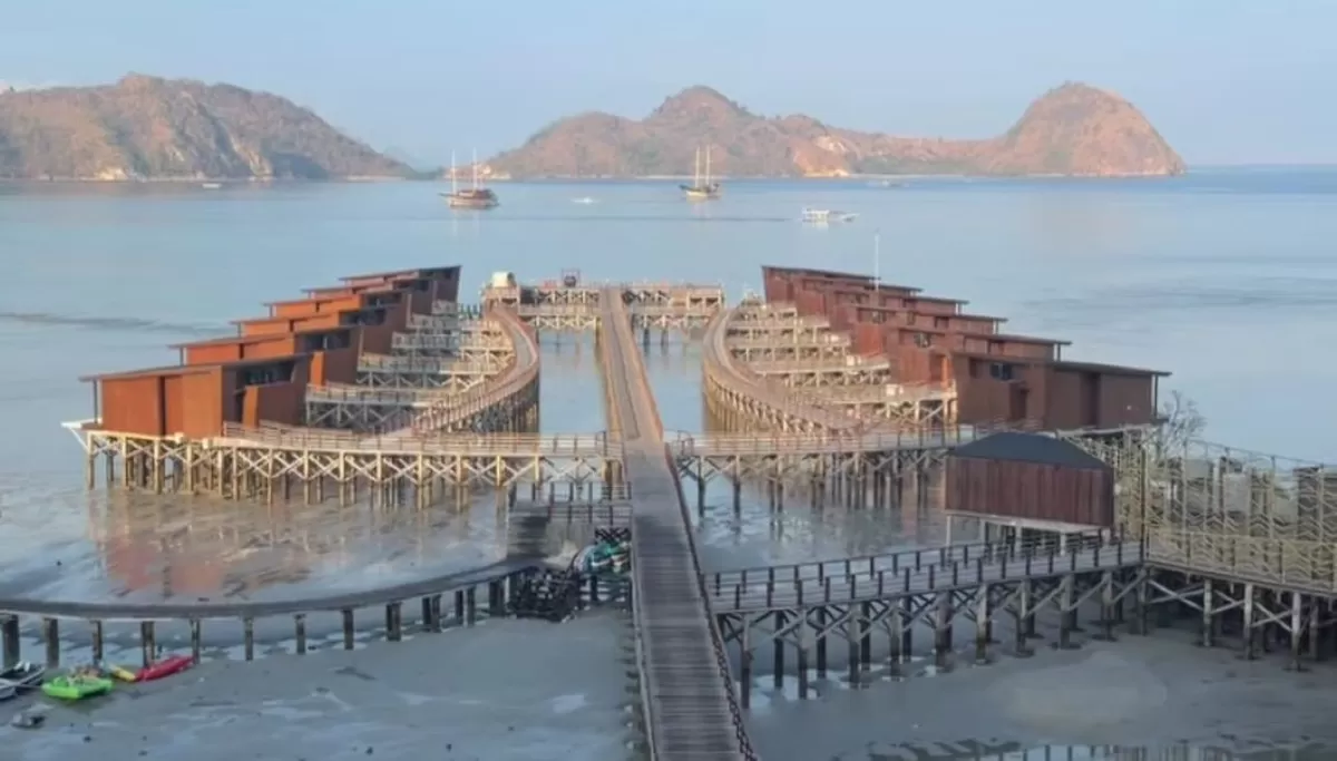 Kondisi air laut di Labuan Bajo yang sempat surut usai terjadi gempa NTT M 7,7 pada Sabtu pagi, 15 Agustus 2026. (Threads/maulidyamrn)