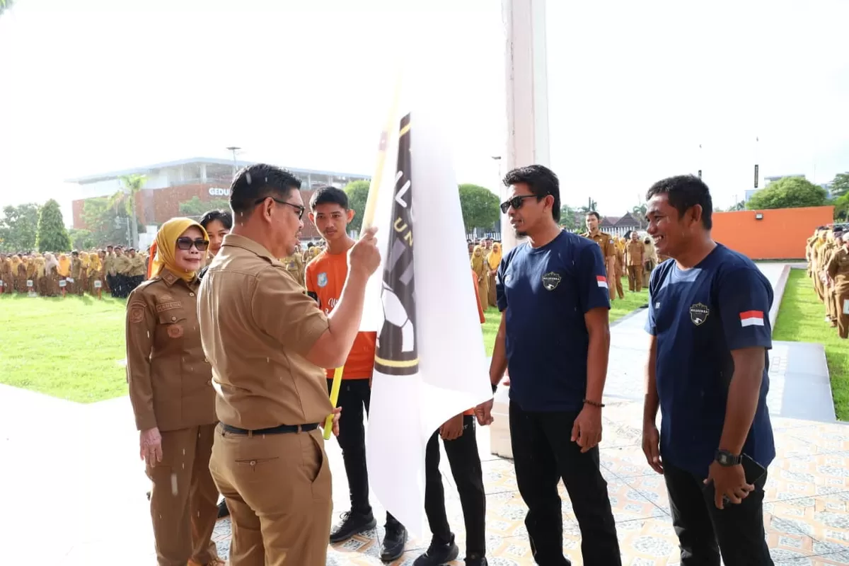 Wakil Bupati Bulukumba, Andi Edy Manaf, secara resmi melepas keberangkatan tim Bulukumba United U-16 yang akan berlaga pada kompetisi Indonesia Sentra League (ISL) Seri Nasional di Purwakarta, Senin (22/6/2026).