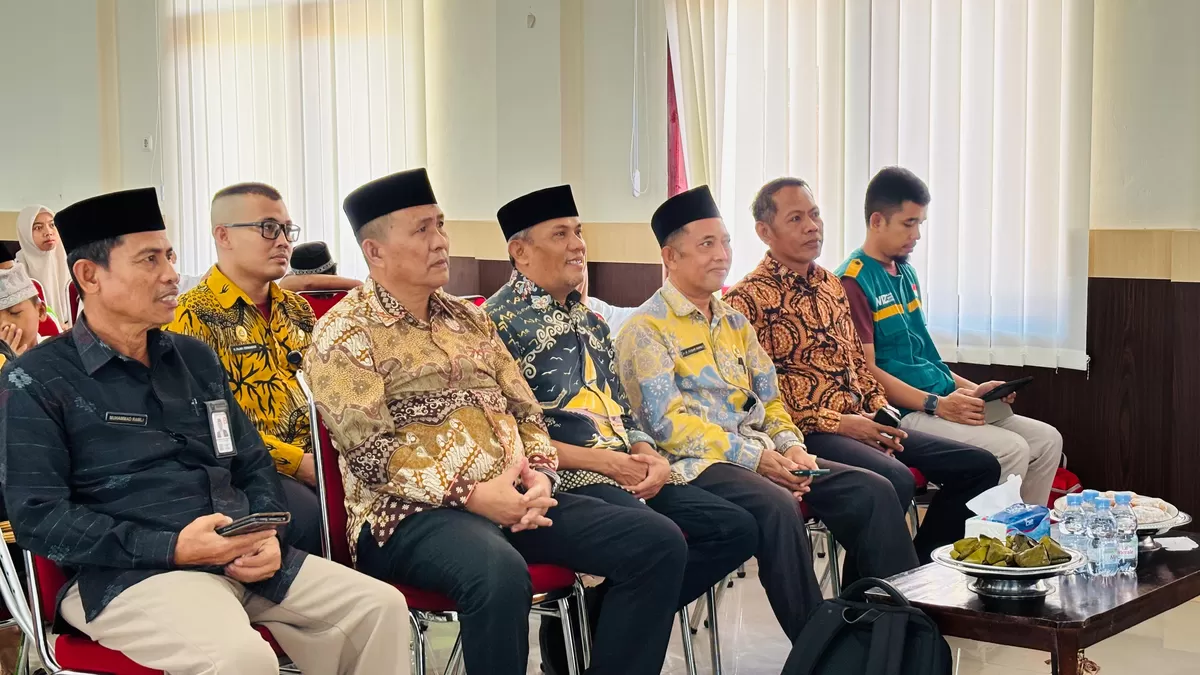 Aula Kemenag Kabupaten Bulukumba menjadi saksi khidmatnya kepedulian sosial dalam acara "Peaceful Muharram 1448 H: Lebaran Yatim dan Penyandang Disabilitas"yang digelar pada Kamis, 25 Juni 2026.