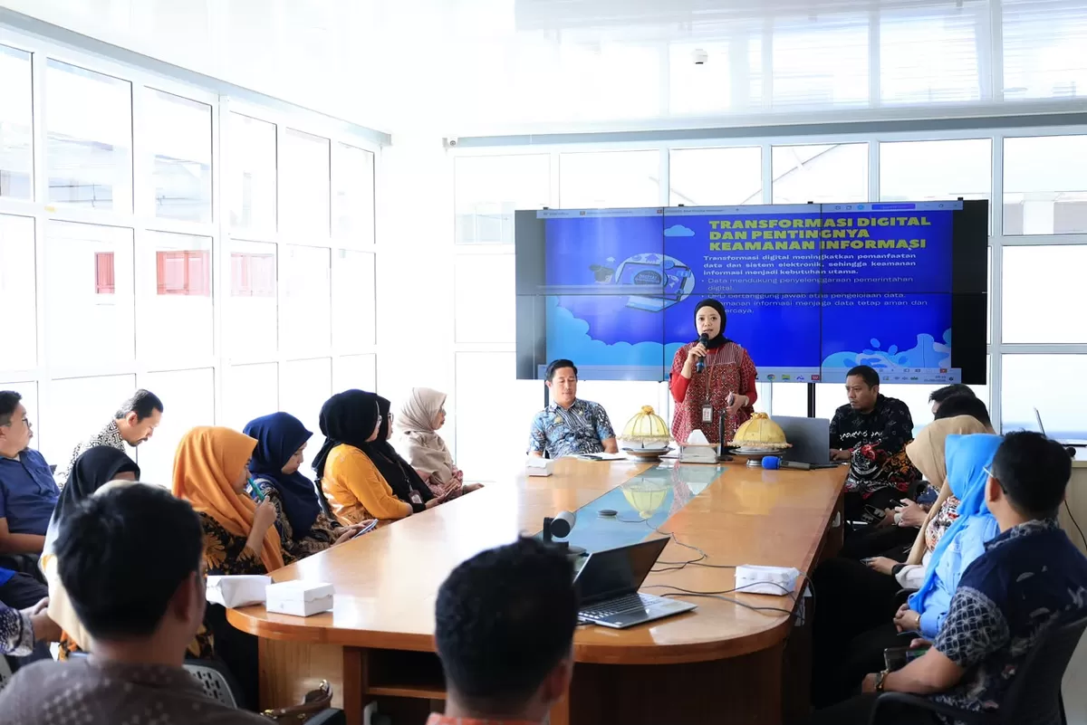 Workshop Keamanan Informasi dengan tema &ldquo;Membangun Tata Kelola Pemerintahan Berbasis Elektronik yang Aman dan Terpercaya&rdquo; di Ruang Lemo-lemo, Lantai 4 Gedung Pinisi, Kamis, 25 Juni 2026.