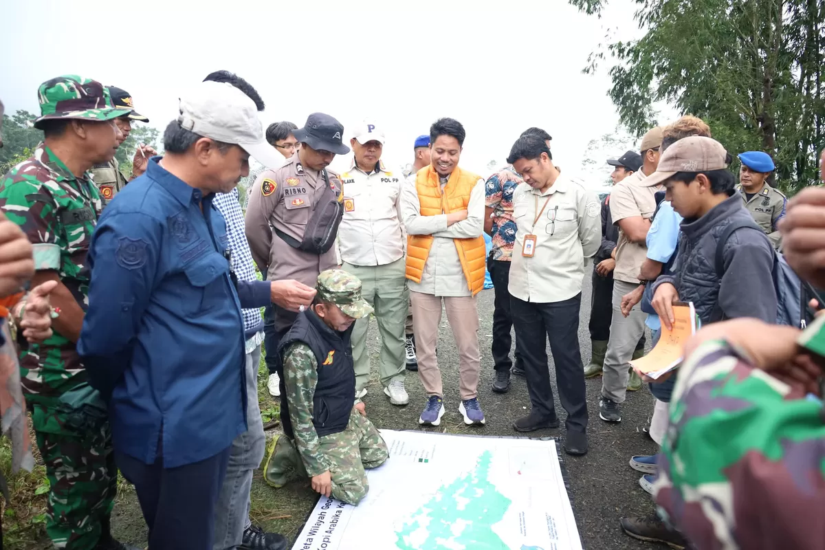 Pemerintah Kabupaten Bulukumba bersama Tim Penegasan Batas Daerah dari Kementerian Dalam Negeri (Kemendagri) melaksanakan verifikasi lapangan (Verlap) dan pengumpulan dokumen dalam rangka penegasan batas daerah antara Kabupaten Bulukumba dan Kabupaten Sinjai