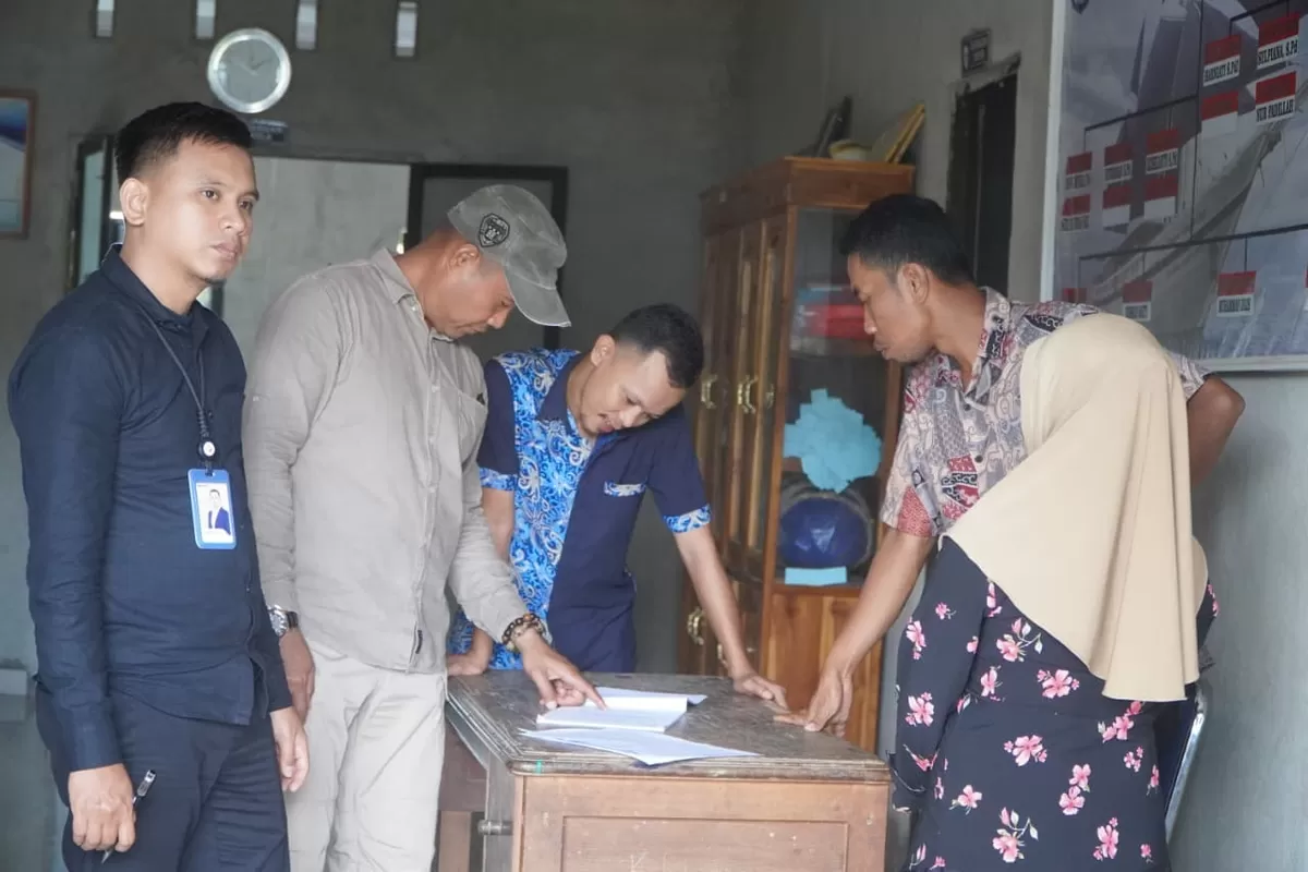 Bawaslu Kabupaten Bulukumba melakukan uji petik Data Pemilih Berkelanjutan (PDPB) di Desa Mattirowalie dan Desa Bukit Tinggi, Kamis (25/6/2026),