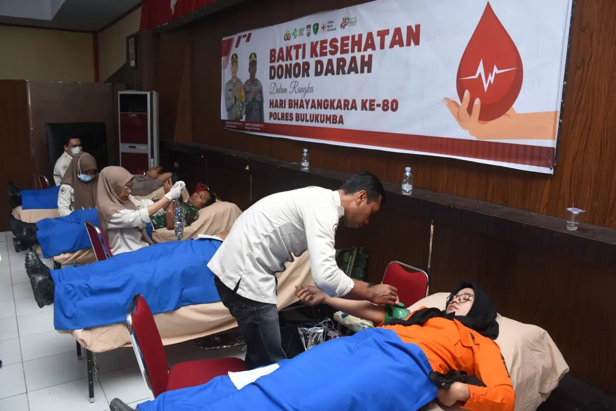 menggelar kegiatan Bakti Kesehatan berupa donor darah dan pemerikPolres Bulukumba gelar kegiatan Bakti Kesehatan berupa donor darah dan pemeriksaan kesehatan gratis.aan kesehatan gratis.