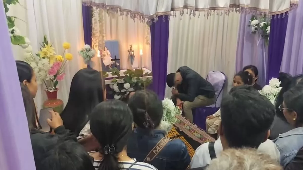 Suasana rumah duka Dokter Icha yang diduga mengalami intimidasi anggota DPRD TTU. (Threads/callme_iiia)
