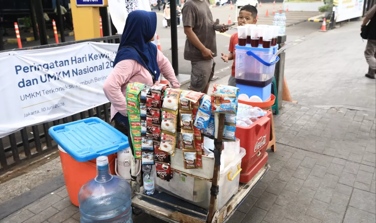 Hartati, jualan minuman di Nikah Fest 2026  