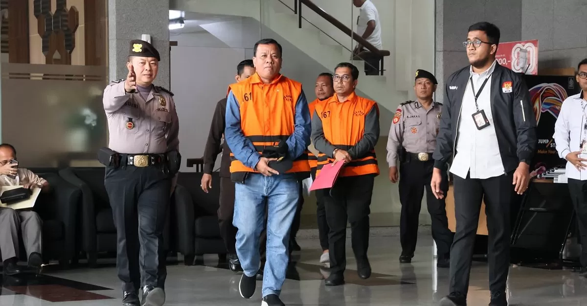 Komisi Pemberantasan Korupsi (KPK) melakukan penangkapan terhadap tiga tersangka yang tertangkap tangan melakukan dugaan tindak pidana korupsi (TPK) berupa suap jabatan di Pemerintah Kabupaten Kuantan Singingi (Pemkab Kuansing).