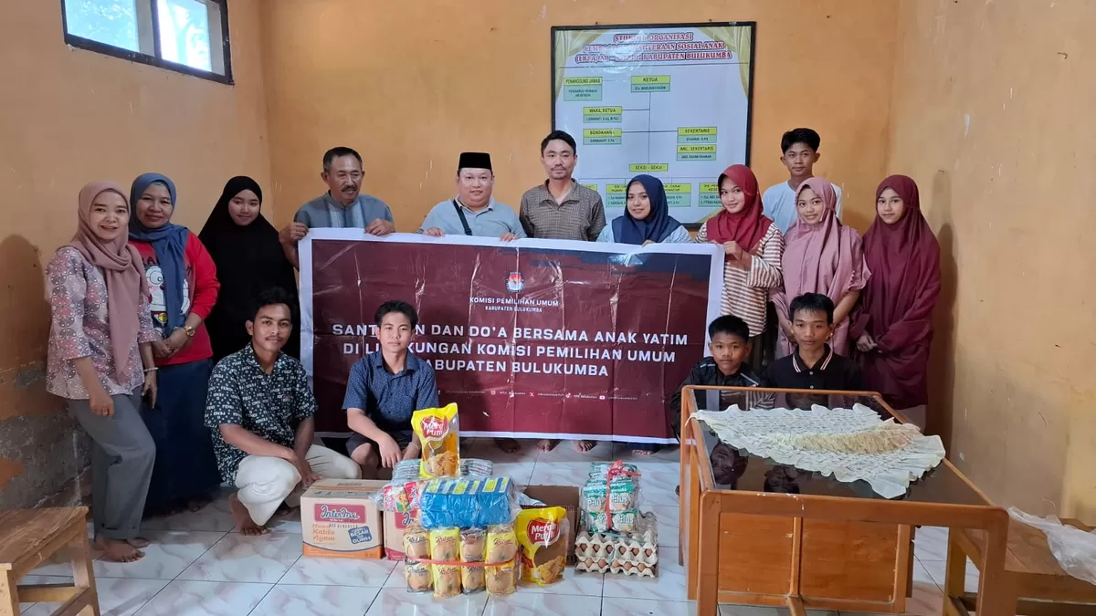 KPU Bulukumba menggelar kegiatan bakti sosial di Panti Asuhan Arriyadh, Kabupaten Bulukumba, pada Jumat (3/7/2026). 