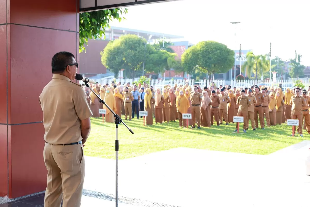 Bupati Bulukumba, Andi Muchtar Ali Yusuf, memimpin Apel Gabungan Organisasi Perangkat Daerah (OPD) lingkup Pemerintah Kabupaten Bulukumba yang berlangsung di Halaman Kantor Bupati, Senin, 6 Juli 2026.