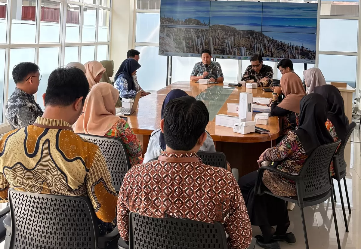 Dsikominfo Bulukumba dan BPS menyelenggarakan kegiatan Pembinaan Statistik Sektoral Seri Proses Bisnis Statistik. Kegiatan ini dipusatkan di Ruang Lemo-Lemo, Gedung Pinisi, Kamis 9 Juli 2026.