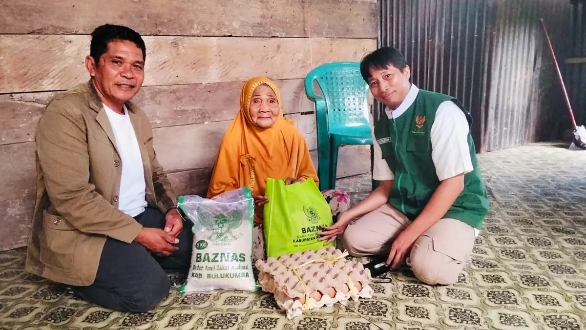 BAZNAS Bulukumba Tebar Kepedulian, Lansia Oro Gading Jadi Penerima Manfaat (Firman)