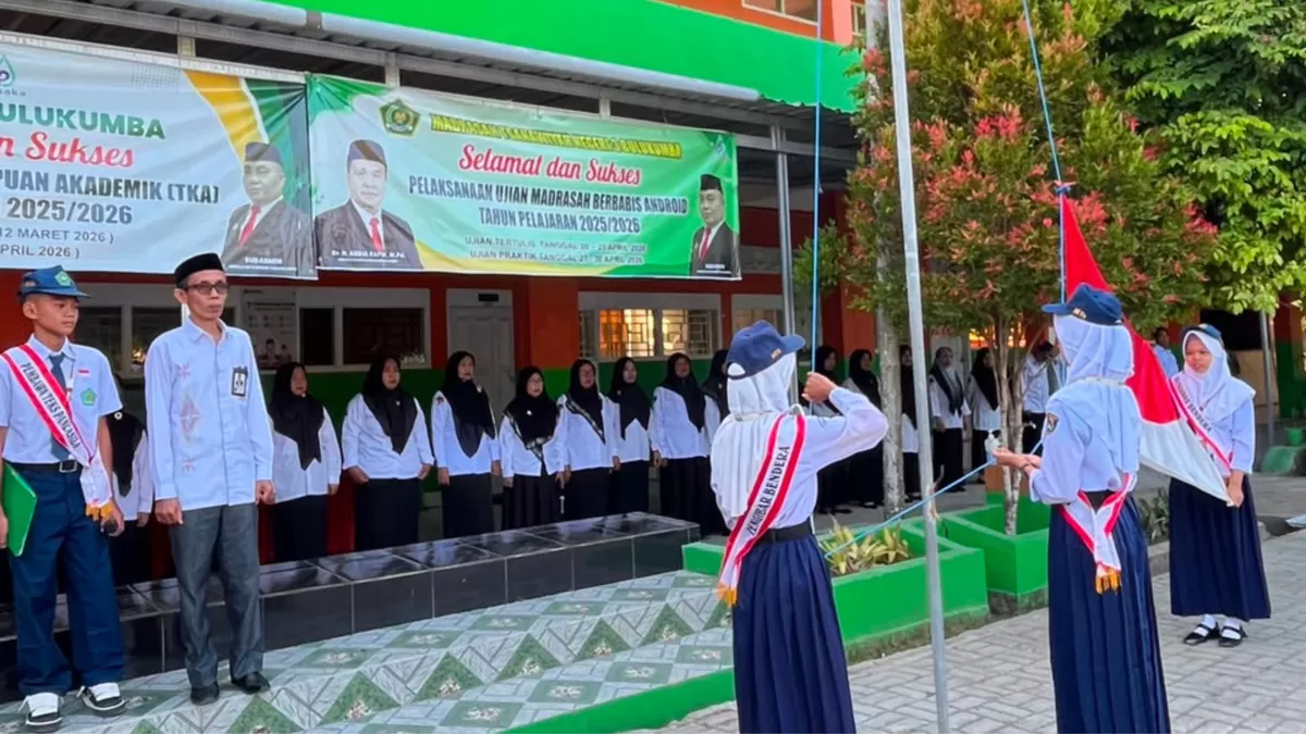 Suasana Pelaksanaan upacara bendera pada Senin, 13 Juli 2026 di Madrasah Tsanawiyah Negeri (MTsN) 3 Bulukumba
