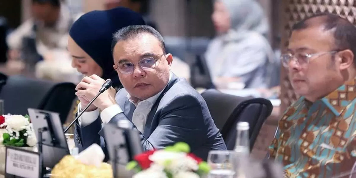 Wakil Ketua DPR RI, Sufmi Dasco Ahmad pimpin rapat bersama Kementerian lain membahas Perpres untuk ojol. (DPR RI)