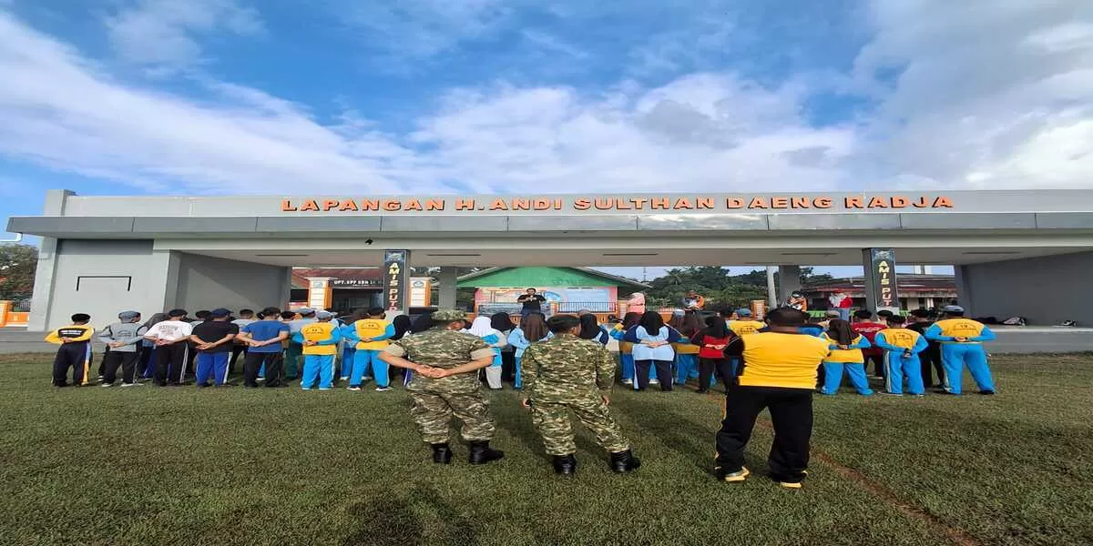 71 Calon Paskibra Kecamatan Gantarang ikuti kegiatan perkenalan dan dinamika kelompok di Lapangan H. Andi Sultan Daeng Radja Ponre, Kelurahan Matekko, Jumat (24/7/2026).
