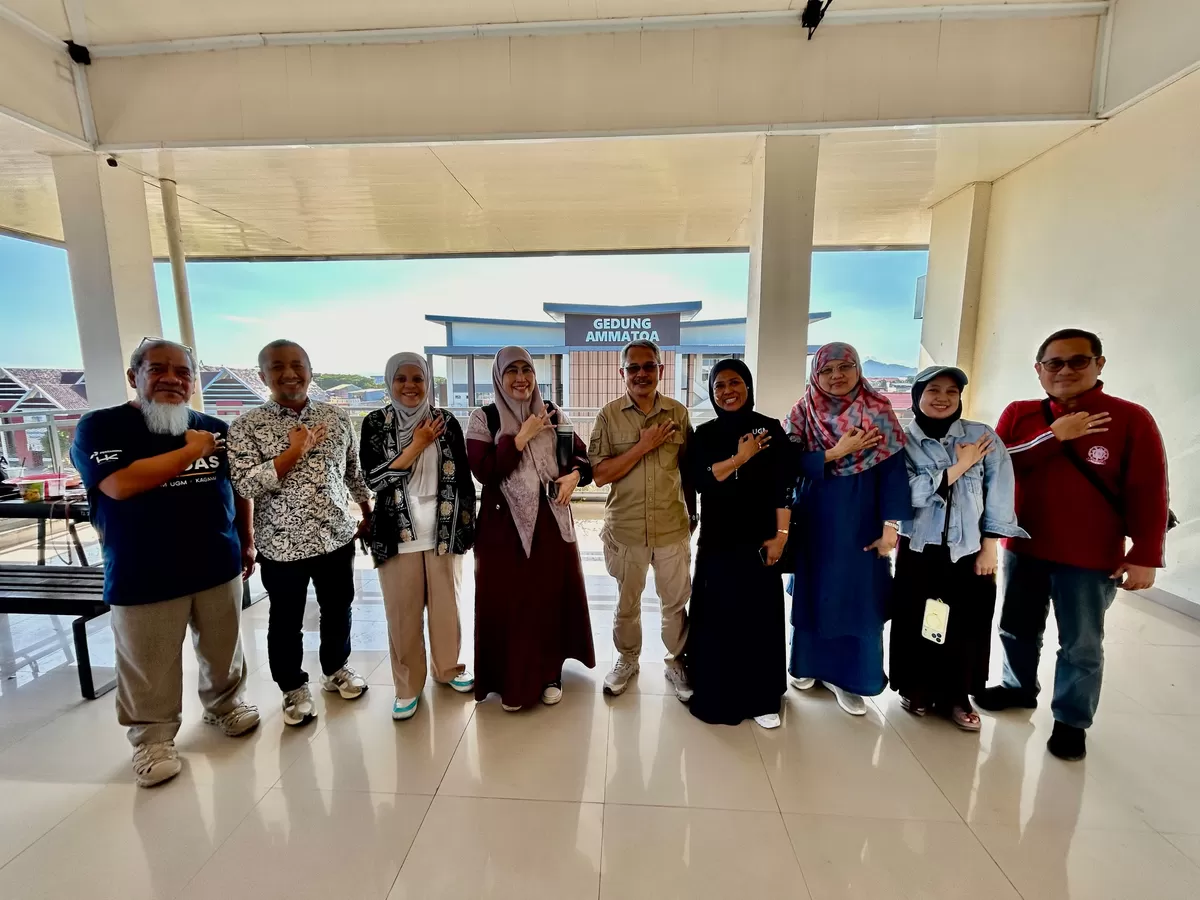 Foto Bersama Muh. Ali (Sekda Bulukumba) dengan  Tim Satgas KAGAMA