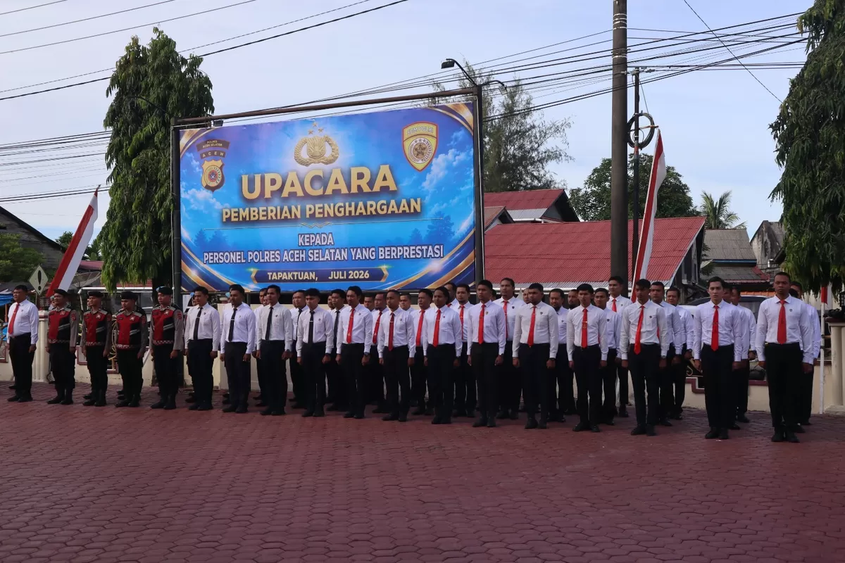 Upacra Penerimaan Penghargaan kepada 105 personel Polres Aceh Selatan atas prestasi dan keberhasilan dalam menjalankan tugas kepolisian