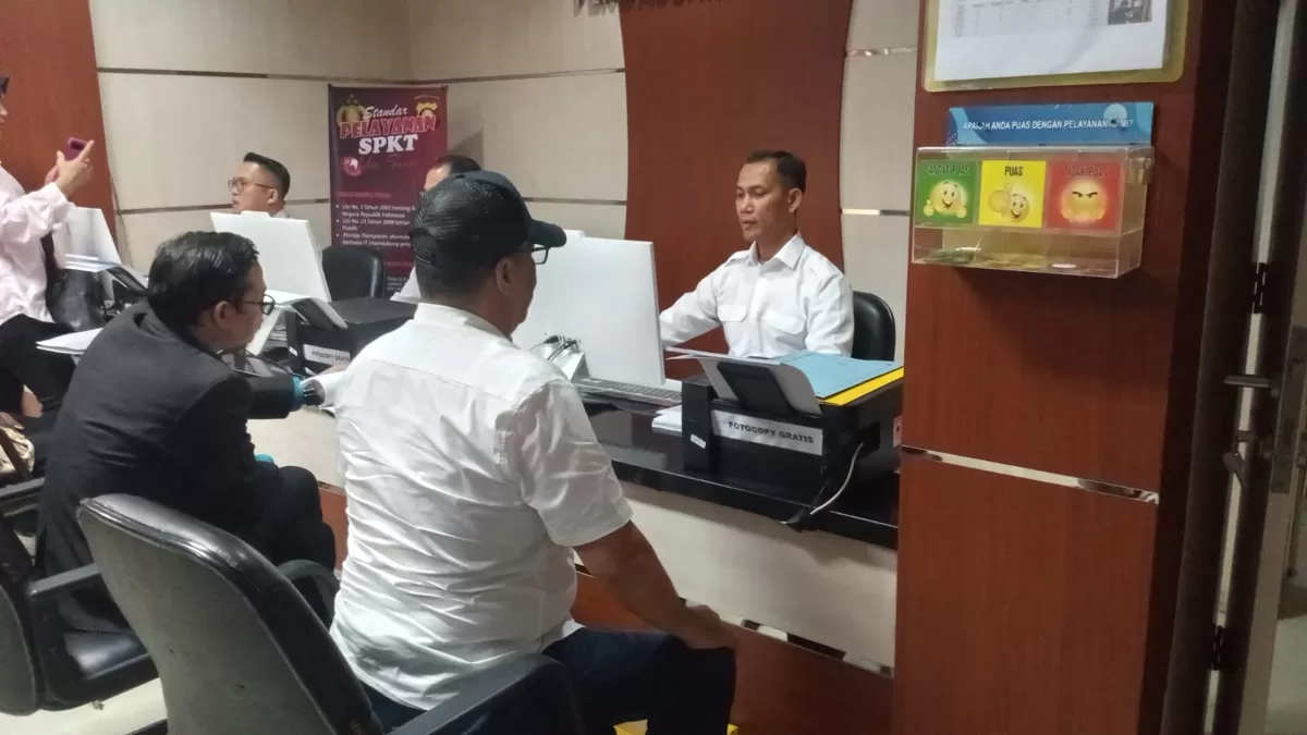 Seorang pengusaha asal Kabupaten Muara Enim berinisial M (53) melaporkan dugaan tindak pidana di bidang perdagangan berjangka ke Sentra Pelayanan Kepolisian Terpadu (SPKT) Polda Sumatera Selatan, Senin (27/7/2026). 